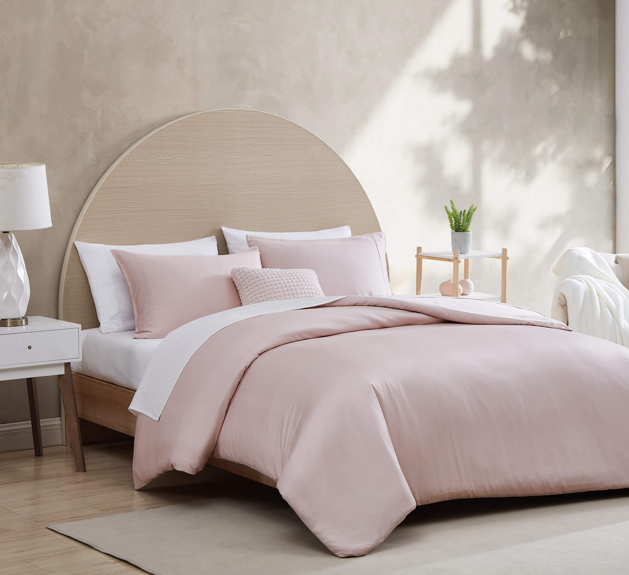 How to Fill a Duvet Cover? Sunday Citizen's Premium Bamboo Duvet Cover in Blush. Pink Duvet Cover with Pink and White matching pillows.