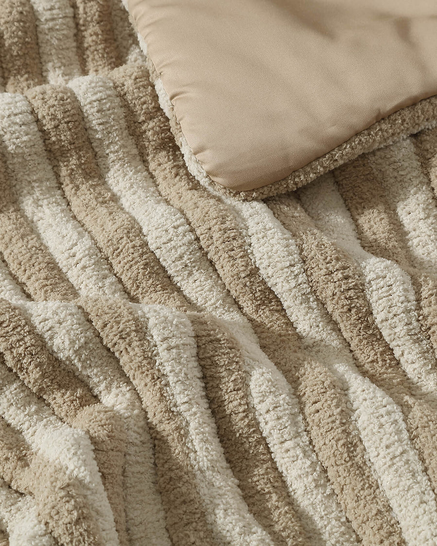 Snug Piped Comforter Cloud Gray Biscoti - Sahara Tan