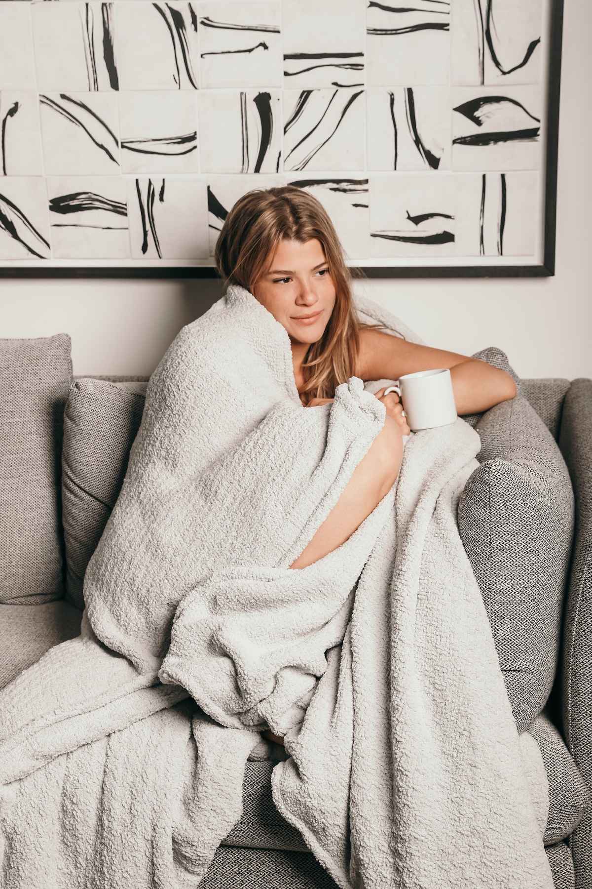 The Ultimate Guide to Weighted Blankets. Weighted Blankets offer numerous advantages such as helping relieve anxiety. Weighted blankets are also great to cuddle on your sofa. 