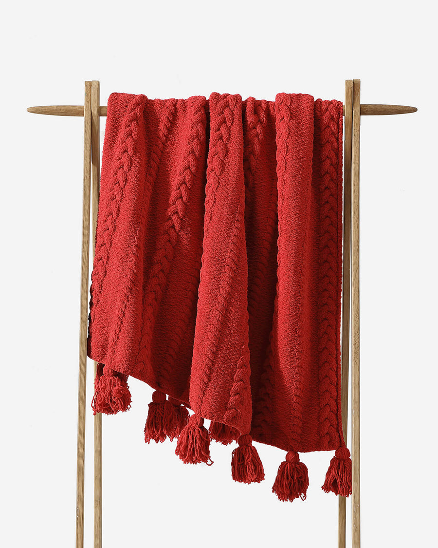 Braided Pom Pom Throw Rouge