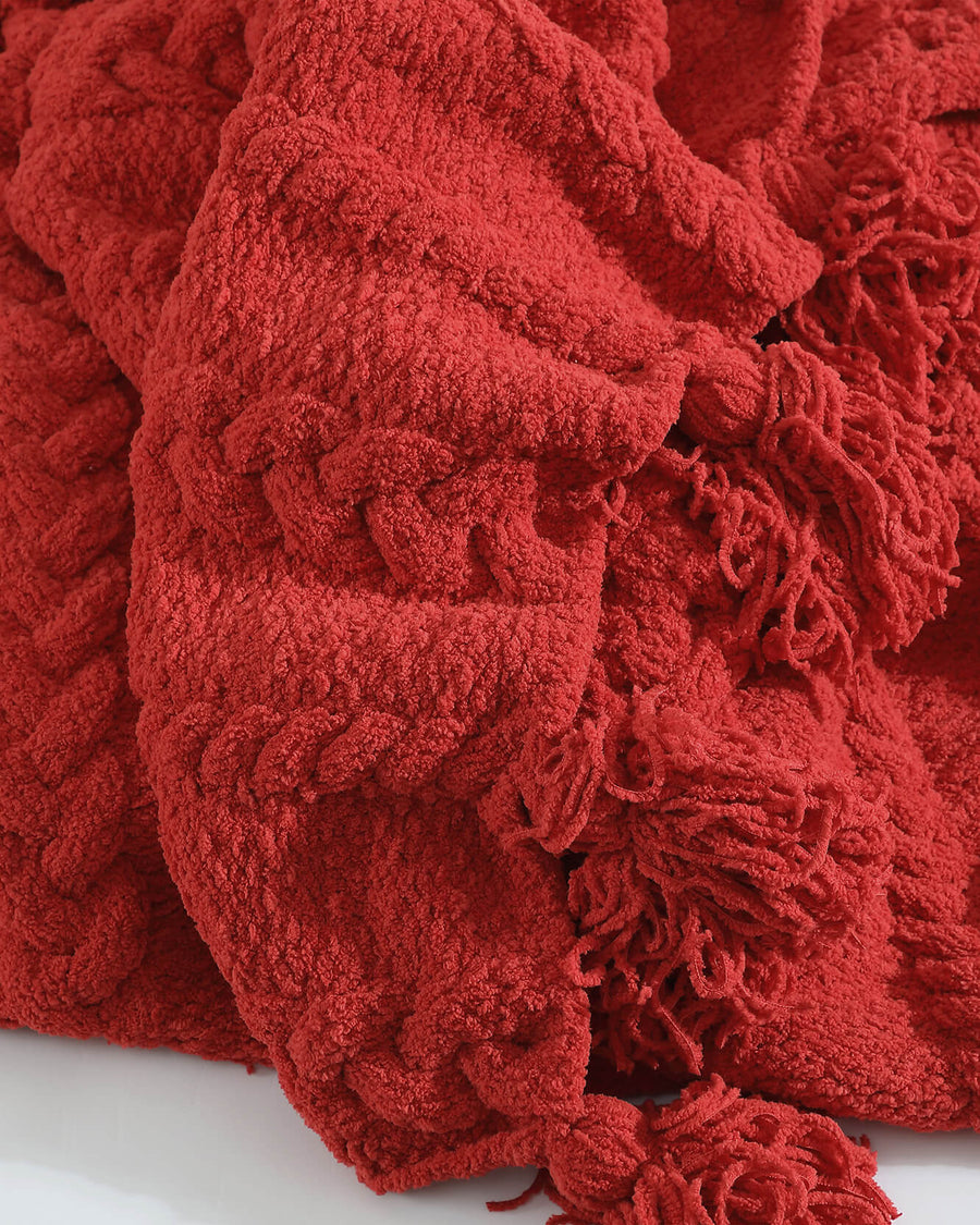 Braided Pom Pom Throw Rouge