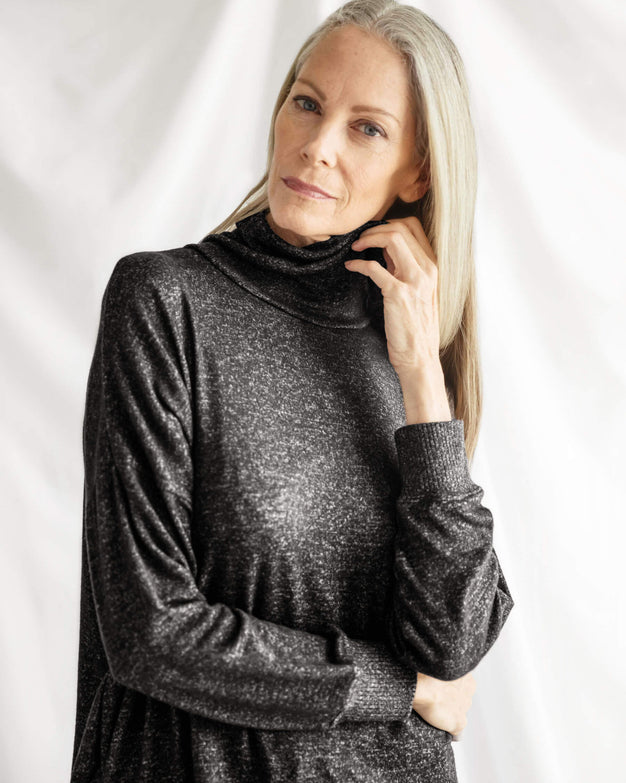 Cosset Relaxed Turtleneck Caviar Black