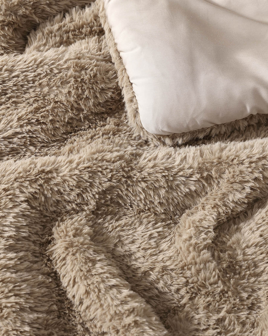 Breathable Faux Fur comforter toffee