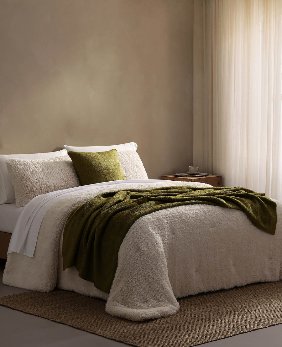 Sunday-Citizen_Faux-Fur-Comforter White