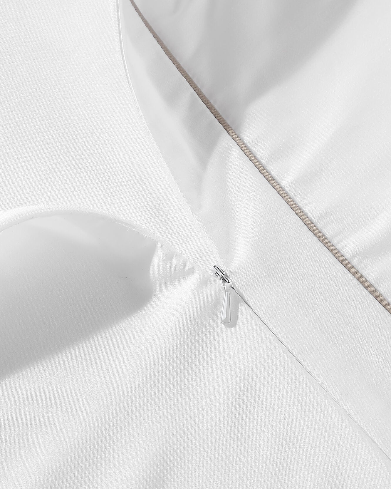 Sunday-Citizen_Luxe-Bamboo-Piping-Duvet-Cover_ White - Taupe