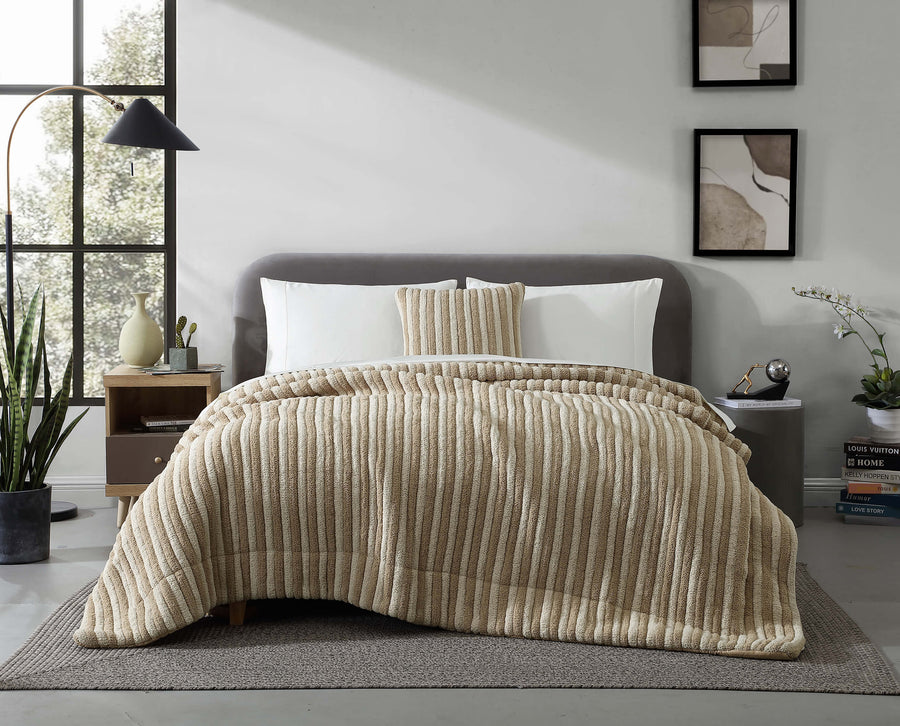 Image of Snug Piped Comforter | Last chance