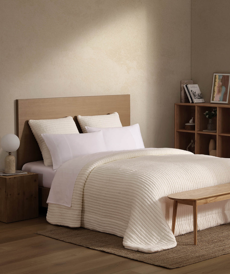 Sunday-Citizen_Snug-Piped Comforter_ Off white