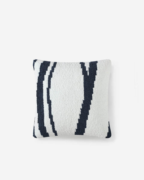 https://sundaycitizen.co/cdn/shop/files/Sunday-Citizen_Woodland-Throw-Pillow_Midnight_1_grande.jpg?v=1702514105