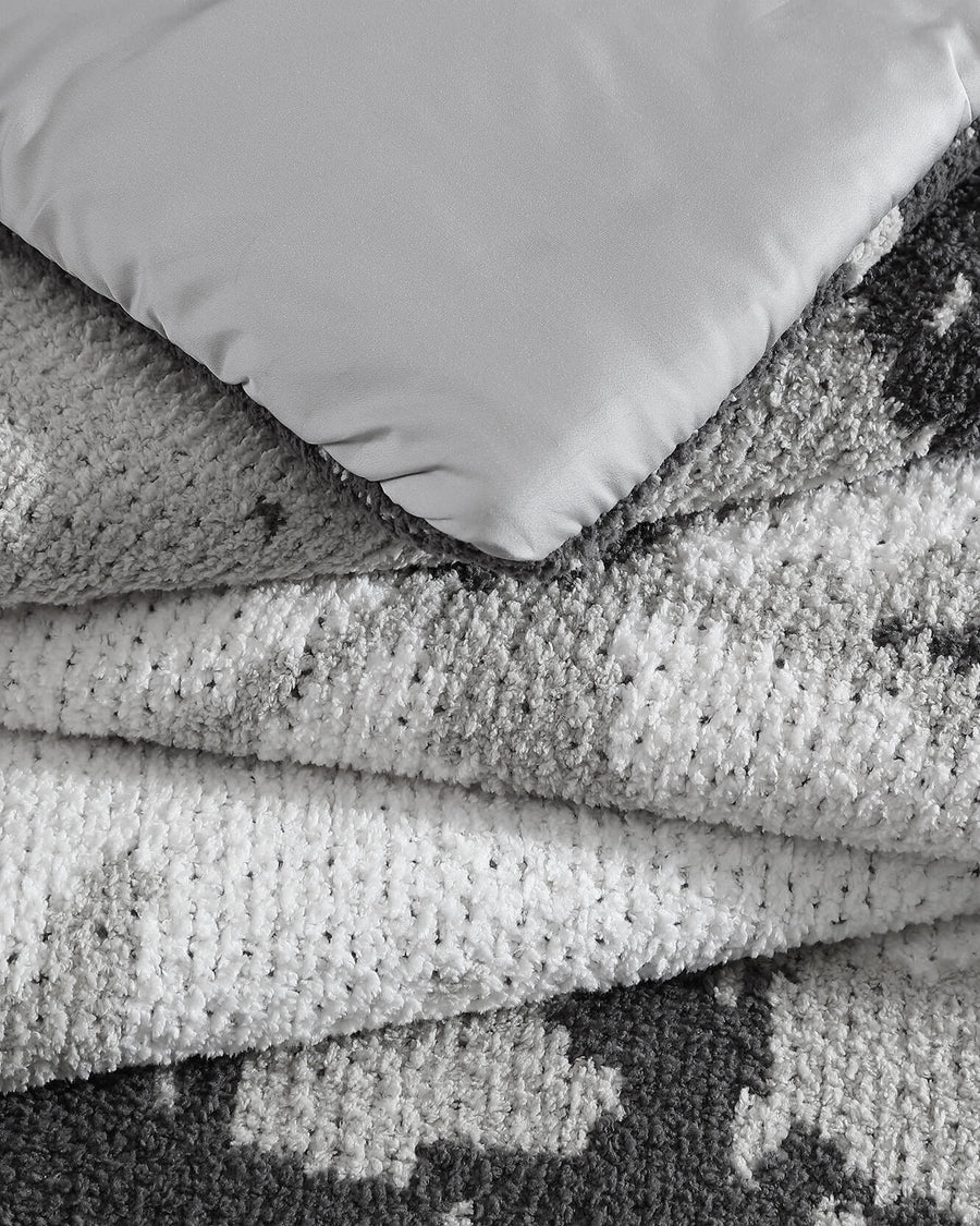 Double Snug Pixel Comforter Gray Camo