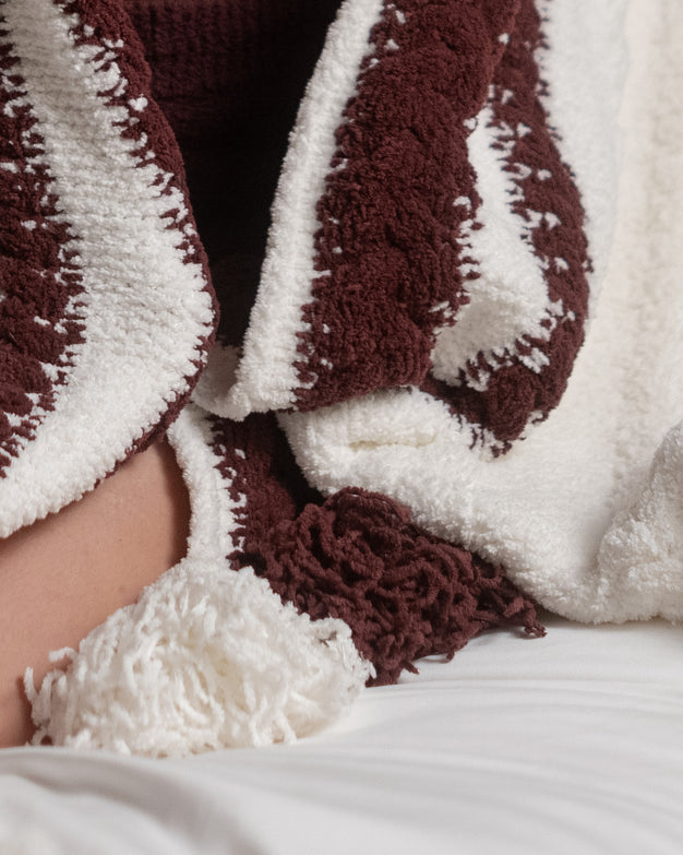 Sunday Citizen Braided Snug two tones Lite Throw in White - Fig close-up of soft fabric texture