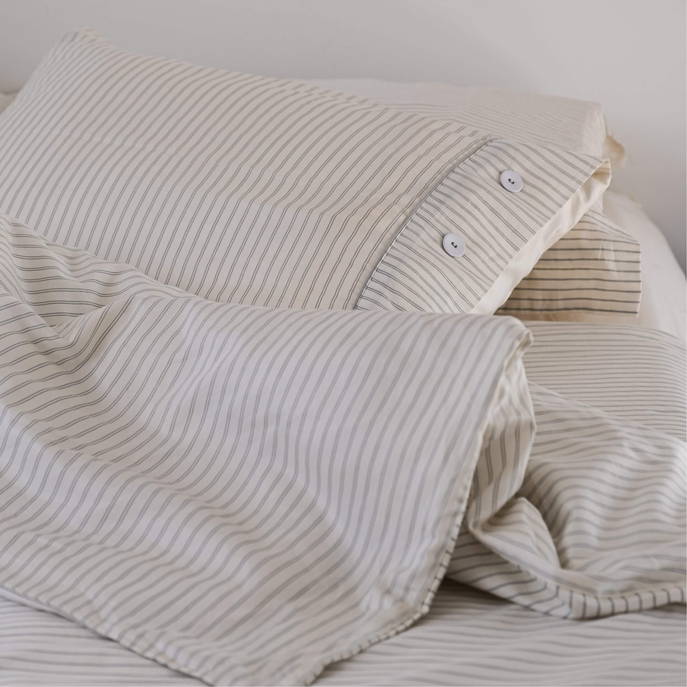 Sunday Citizen Perla Cotton Sateen Pillowcase in White - Cloud Grey