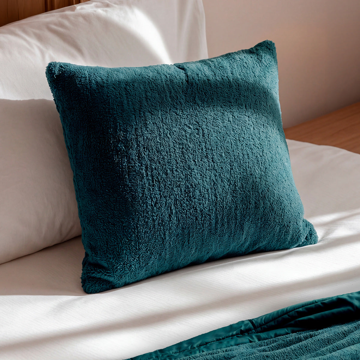 Snug Throw Pillow – Sunday Citizen